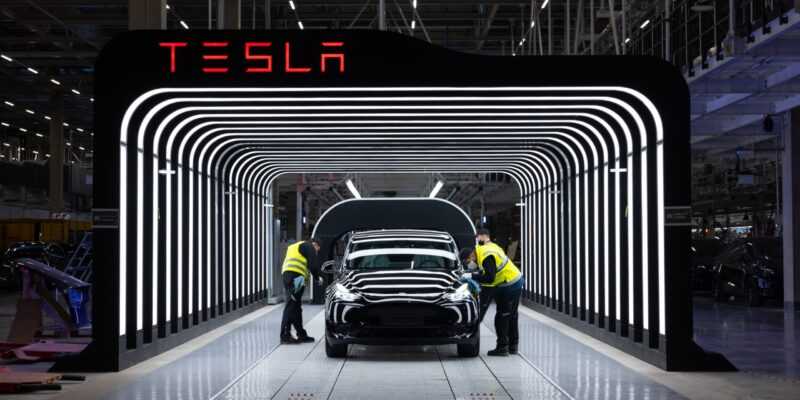 Chaîne de production Tesla Model Y à la nouvelle Gigafactory de Berlin 🏭 Comment c’est fabriqué ?